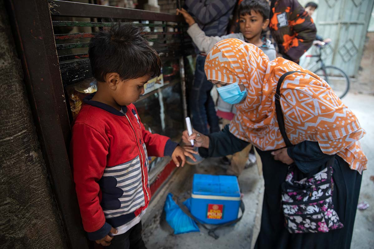 RS34326_Pakistan-Polio-Campaign-AZ_PAK_2020_GAVI_151_h2.jpg RS34326_Pakistan-Polio-Campaign-AZ_PAK_2020_GAVI_151_h2.jpg