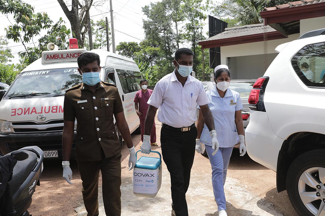 Cold chain maintained to AstraZeneca vaccine bring brought into a vaccine camp targeted for the age 60+ population – © UNICEF/UN0429189/