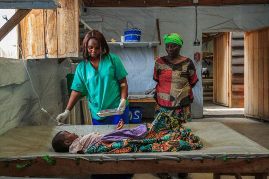 A health worker attends to a cholera patient in Sake, DRC