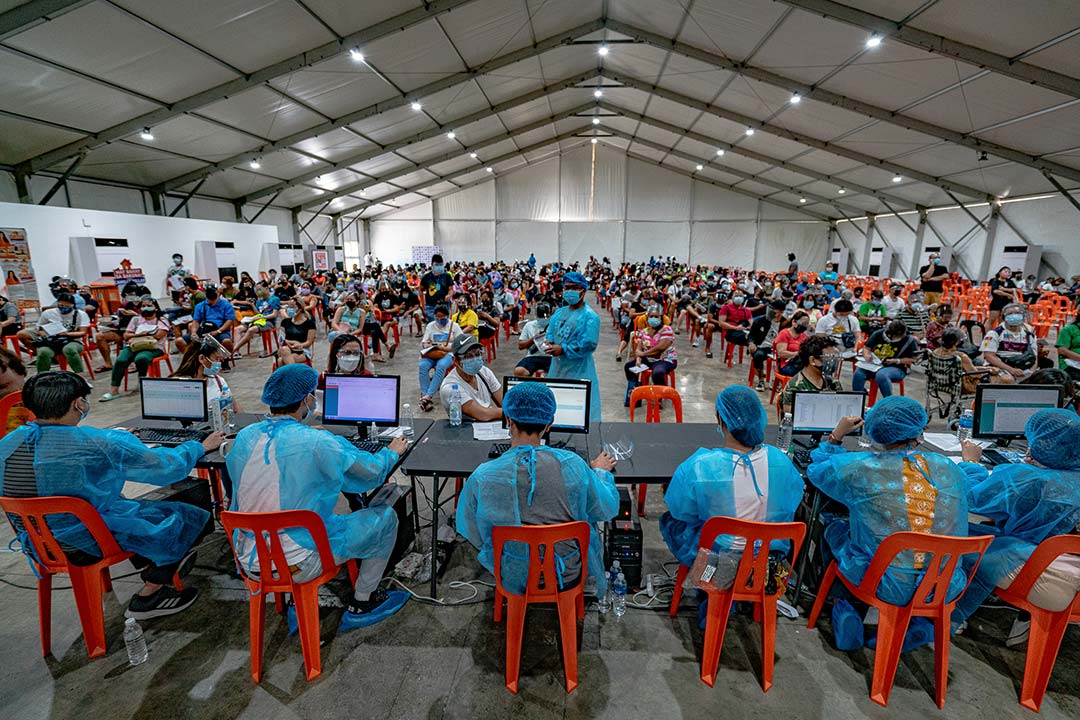 The fight against COVID-19: People waiting to be vaccinated fill up a hall at the Asia Pacific Vaccine Access Facility (APVAX) in Caloocan City, Philippines. Copyright: Asian Development Bank, (CC BY-NC-ND 2.0).