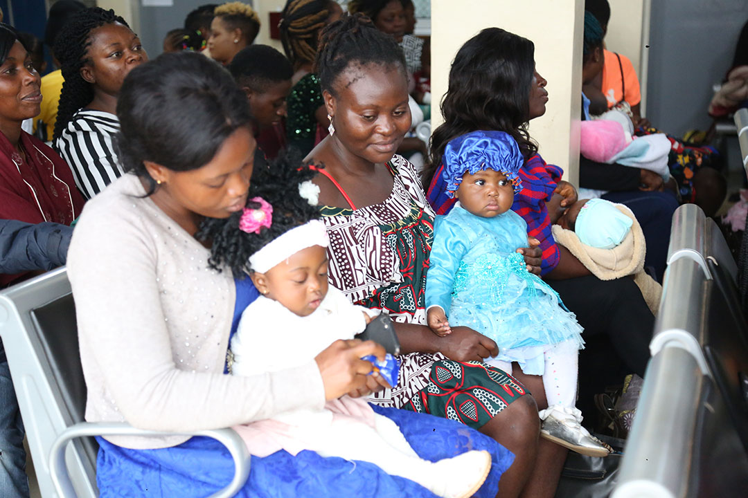 Mothers wait to have their babies vaccinated in Nkwen, Bamenda. Credit: Akem Olives Nkwain