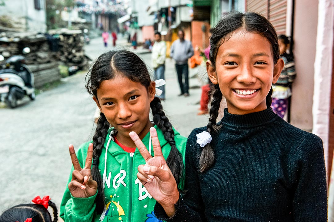 Young girls flash the victory sign as part of a campaign that stands for Victory over Diseases. Gavi/Nepal/Oscar Seykens