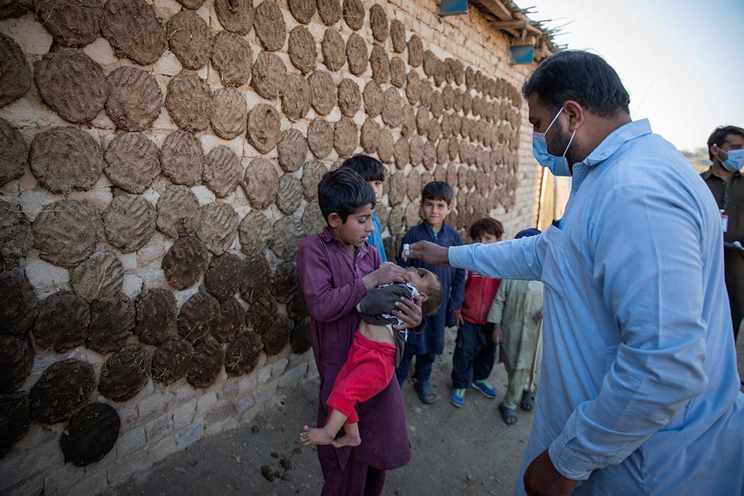 A health worker administering polio drops to a child during nationwide door to door campaign in UC Jalala in Texila, Pakistan. Gavi/2020/Asad Zaidi