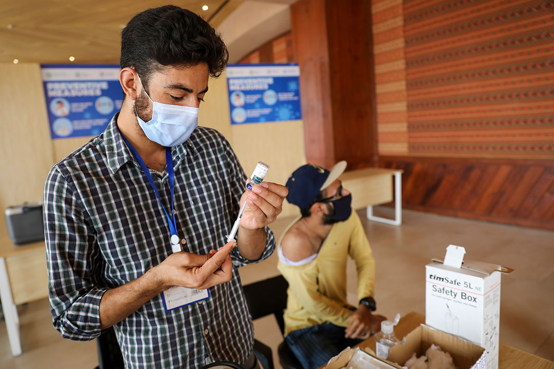A health worker prepares a COVID-19 vaccine in Islamabad, Pakistan. Gavi/2021/Asad Zaidi