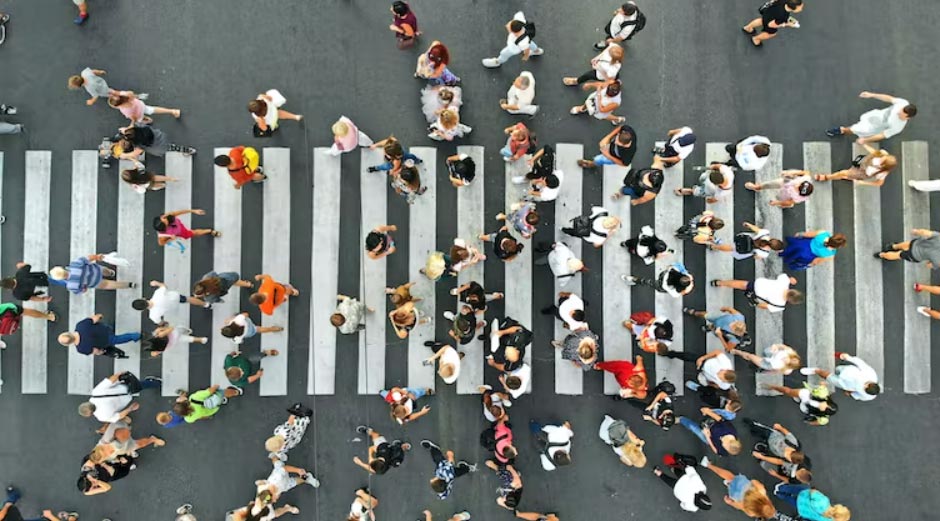 People crossing a street. Credit: Varavin88 / Shutterstock