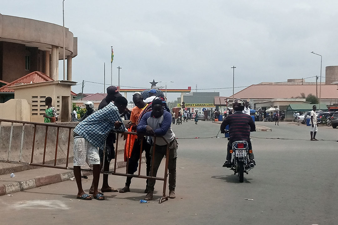 A la frontière principale Togo-Ghana, les citoyens craignent le virus de Marburg. Crédit : Nephthali Messanh Ledy