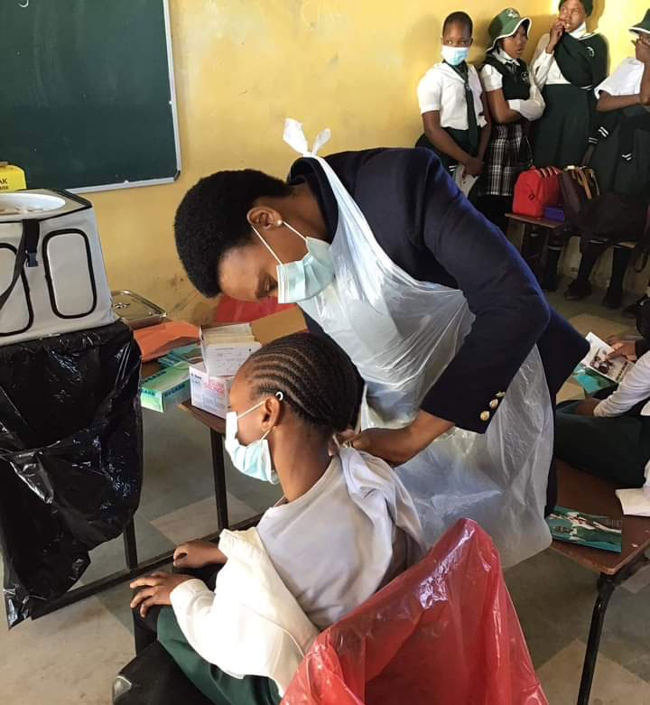 A nurse administers HPV vaccine to Lintle Christrian Academy English Medium High School student. Credit: UNICEF Lesotho