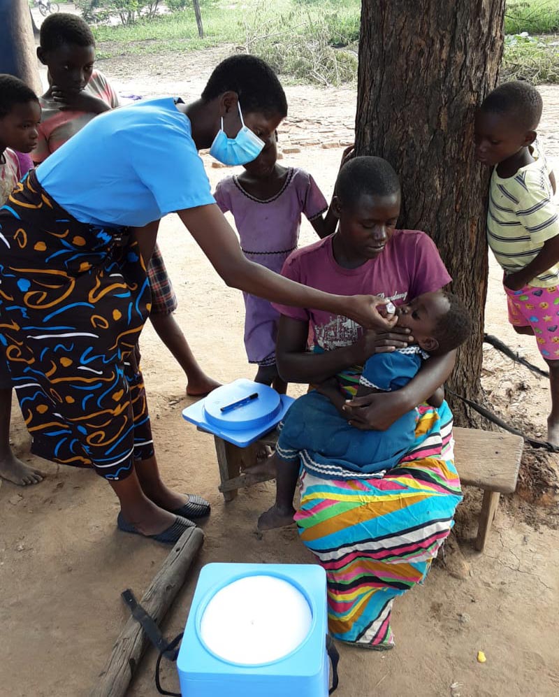 An HSA administers polio vaccine. Credit: MoH