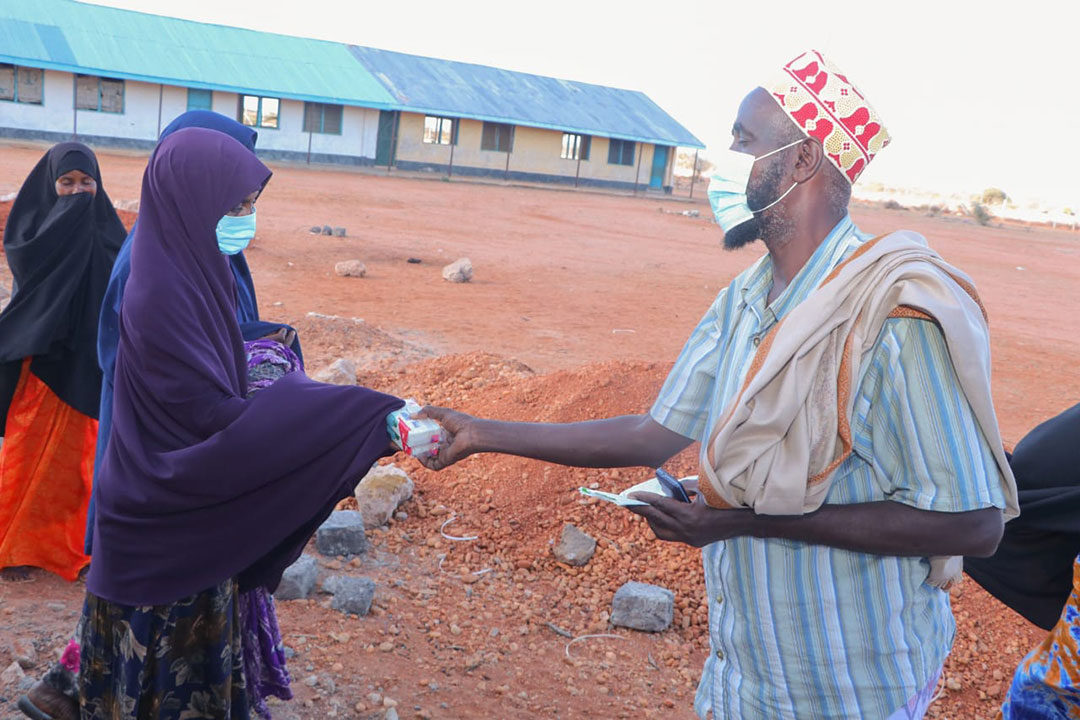 A cultural elder talking to women attending an immunisation education session in Nunow village, Garissa County, Kenya. Credit: Abjata Khalif