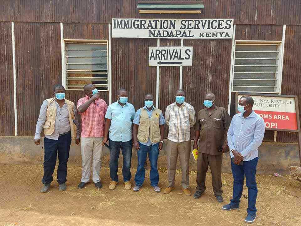Kenyan health and immigration officials at Nadapal border point discussing crossborder screening and disease detection. Credit: Abjata Khalf