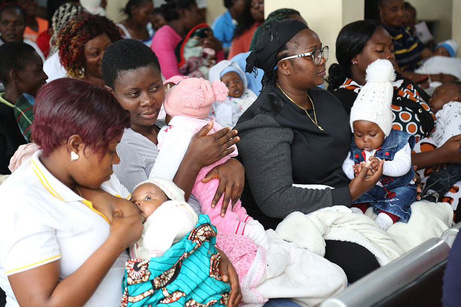 Mothers wait to have their babies vaccinated in Nkwen, Bamenda. Credit: Akem Olives Nkwain