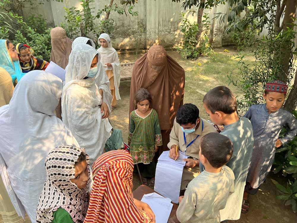 Pakistan’s polio team supporting flood relief efforts © NEOC