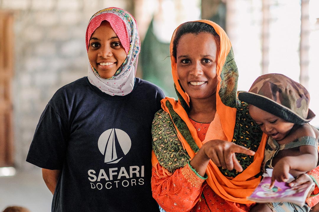 A Youth Health Ambassador and patient at a clinic on Pate island. Credit: Tojo Andrianarivo