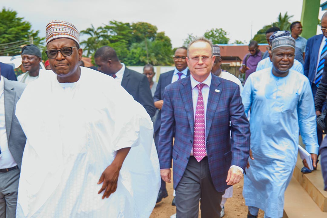 David Marlow and Dr Muhammad Ali Pate, Nigeria’s Coordinating Minister of Health and Social Welfare, during October’s introduction of the HPV vaccine. Gavi/2023/Christopher Bulus