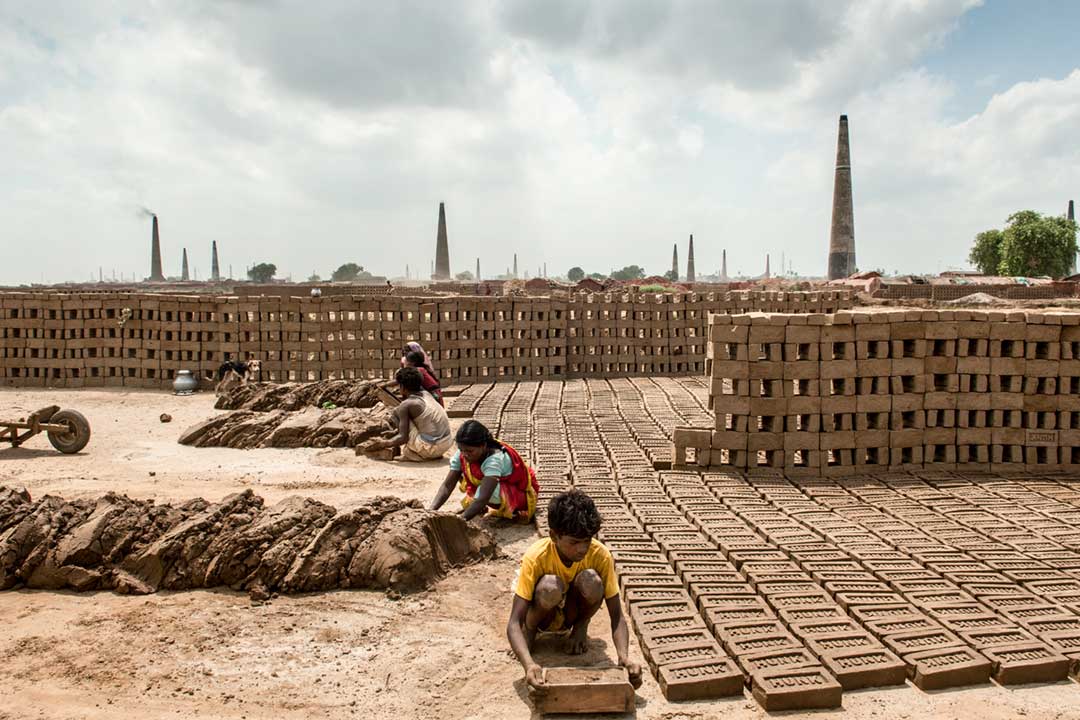A brick kiln in India. Dr Ashutosh Kumar Dubey launched Gorakhpur district’s IMI campaign with a special health drive at a brick kiln in Parameshwarpur block in March 2022. Credit: GAVI/2013/Manpreet Romana