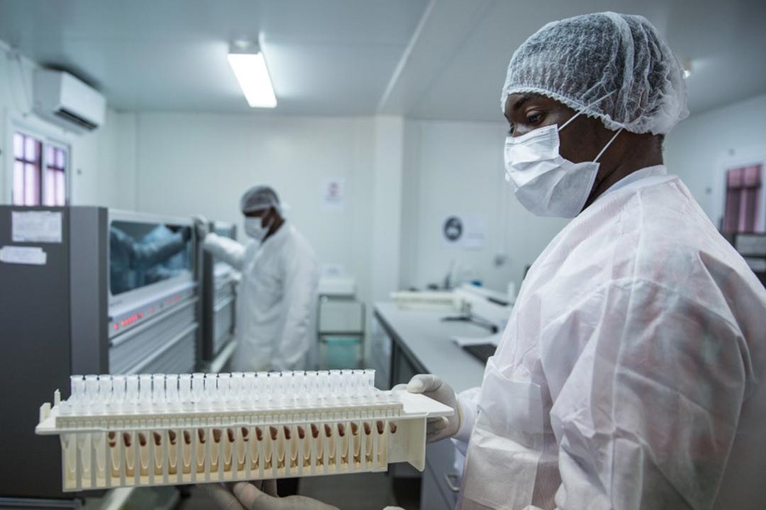 A laboratory technician performs HIV viral load (VL) tests at a molecular biology laboratory in Maputo province, Mozambique. Credit: Ricardo Franco/CDC, CC BY 2.0