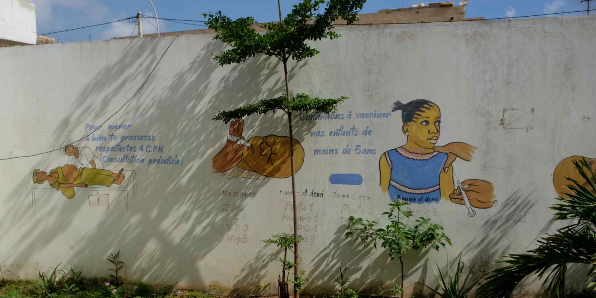 S’appuyant sur la figure de la bajen, la tante paternelle qui fait office de marraine, des milliers de femmes ont été formées pour être les intermédiaires entre les structures sanitaires et la population. Crédit : Clémence Cluzel