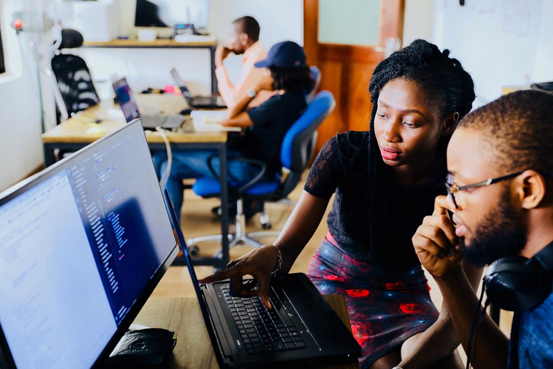 Rethinking traditional approaches to healthcare worker learning and performance management can improve health worker performance. Credit: Desola Lanre-Ologun on Unsplash