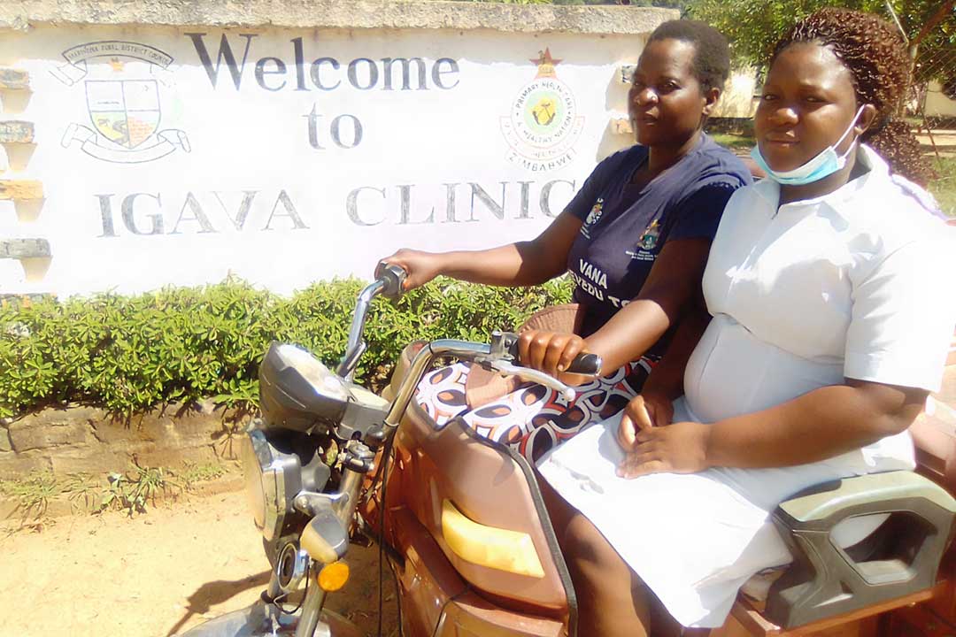 Josephine Nyevhe and Edna Shayanewako (in white) at Igava clinic. Credit: Derick Matsengarwodzi