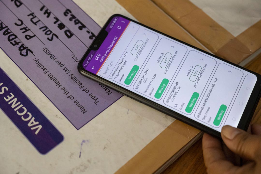 eVIN, l'outil numérique adopté par l’Inde qui permet de suivre les stocks de vaccins en temps réel, a permis de réduire les ruptures de stock et d'obtenir un retour sur investissement estimé à 2,91. Crédit : Saumya Khandelwal/Gavi 2023
