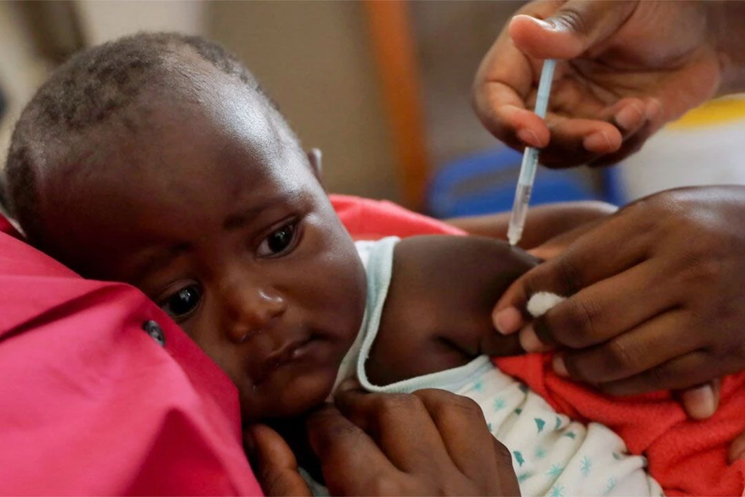 A Kenyan infant receives a malaria vaccination. Image: Reuters/Baz Ratner
