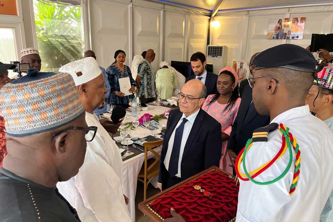 Le Dr Magdi Ibrahim de Gavi reçoit l'Ordre National du Mérite de la Guinée