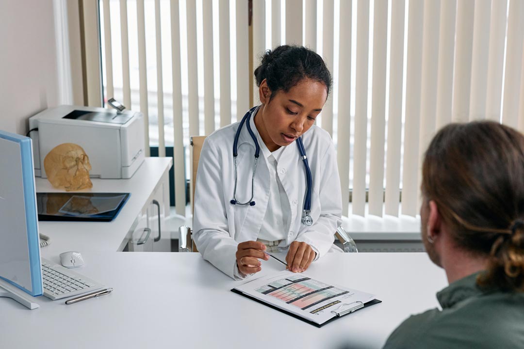 Doctor showing a chart for a patient. Credit: cottonbro studio on Pexels