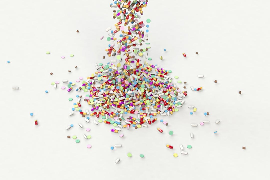 Pills poured out on a surface. Credit: Arek Socha from Pixabay
