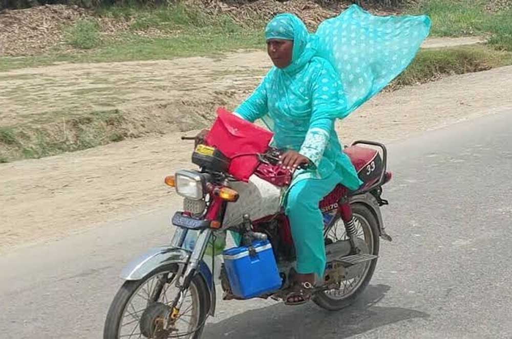 Amina Khaskheli is heading to a remote town in rural Sindh for vaccination. Credit: Amina Khaskheli