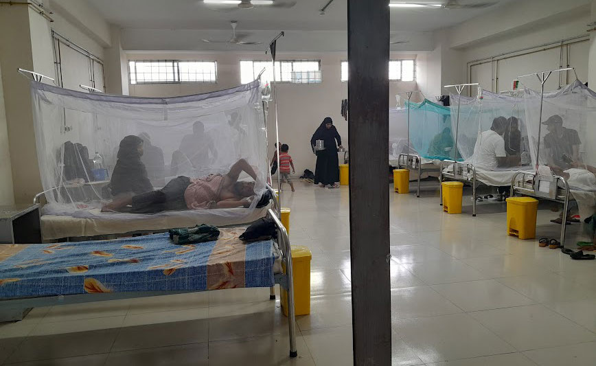 Dengue patients at the DNCC Dedicated Dengue Hospital in Bangladesh’s capital. Credit: Mohammad Al Amin