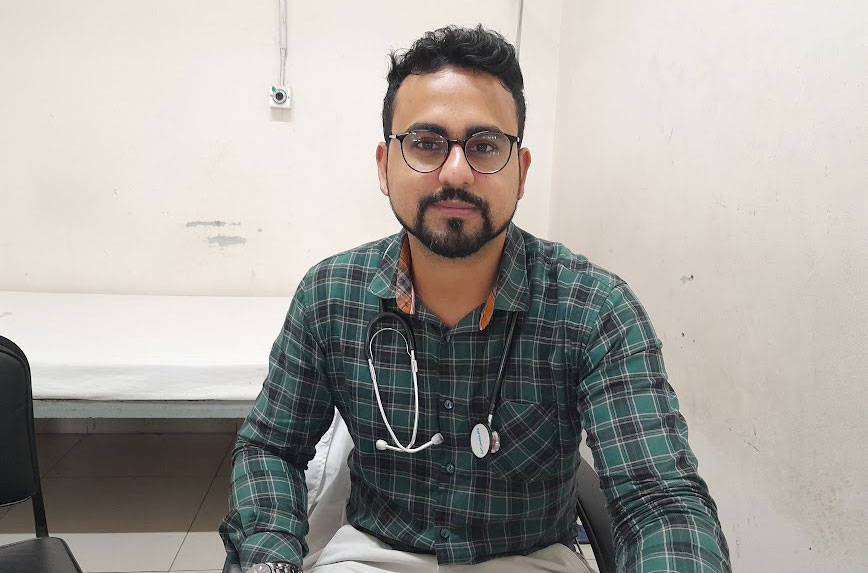 Dr Feroz Alam Jony, duty doctor on the male ward at the DNCC Dedicated Dengue Hospital in Dhaka. Credit: Mohammad Al Amin