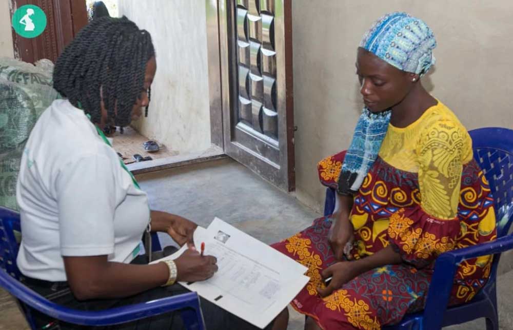 A health worker collects details about a mother to input into the vaccine tracking app. Credit: HelpMum Instagram