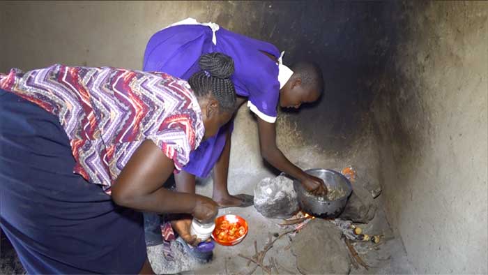 Maria Anjong with her daugther