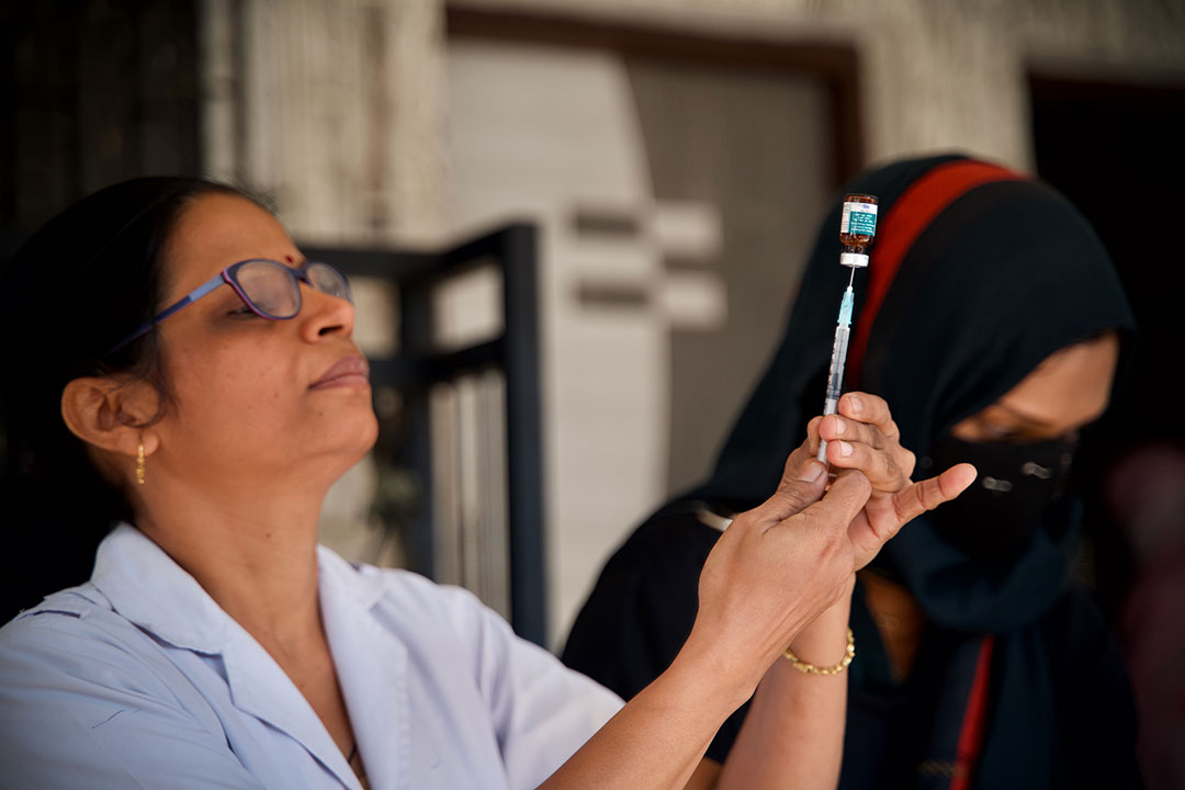 ANM Vaishali Khiran draws up a shot of measles vaccine. Between November and January, more than 80,000 doses of MR vaccine were administered to children in Thane to curb the outbreak and close the immunity gap. Credit: Gavi/2023/ Prakhar Deep Jain