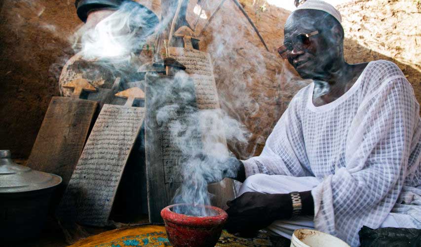 Traditional healer Sidig Ahmad Mohamed, prepares a treatment against mental illnesses in Al Fashir, Sudan. Photo by Albert Gonzalez Farran / UNAMID (CC BY-NC-ND 2.0).