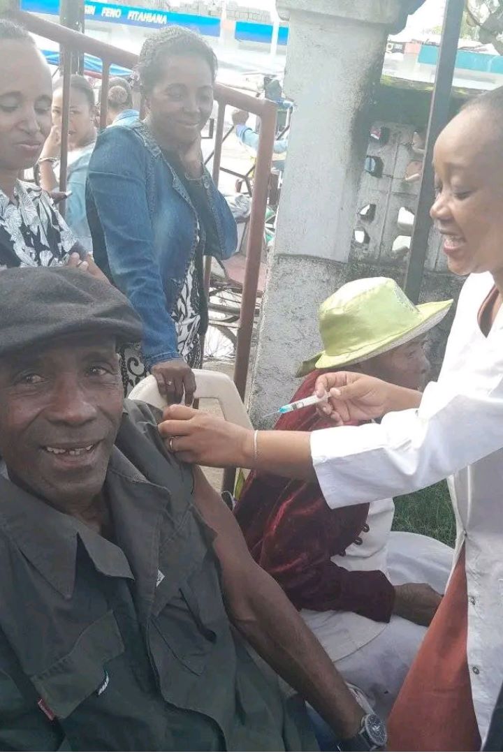 Vaccination contre la COVID-19 à l'église Sacré Cœur Tanambao V à Toamasina (crédit photo : SDSP Toamasina I).