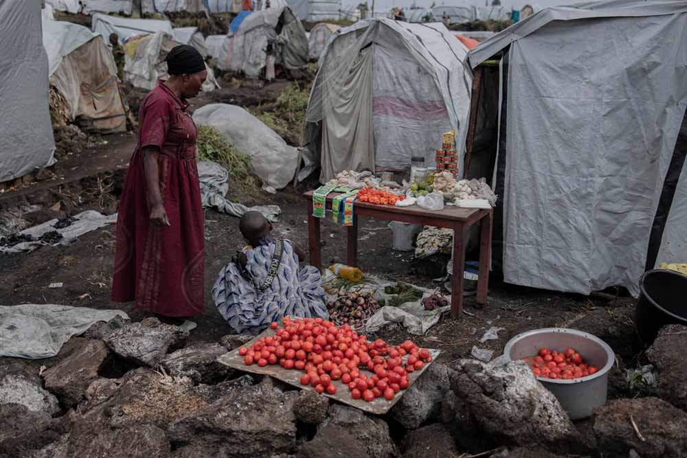 A vendor sets up shop, Bulengo camp near Goma: March 2023. Photo: WHO / Guerchom Ndebo