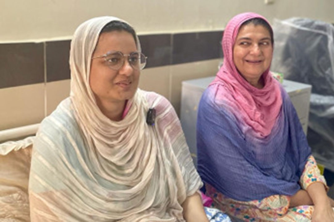 Huma Ashraf, right of picture, lost her feet in a tragic accident. Credit: Global Polio Eradication Initiative