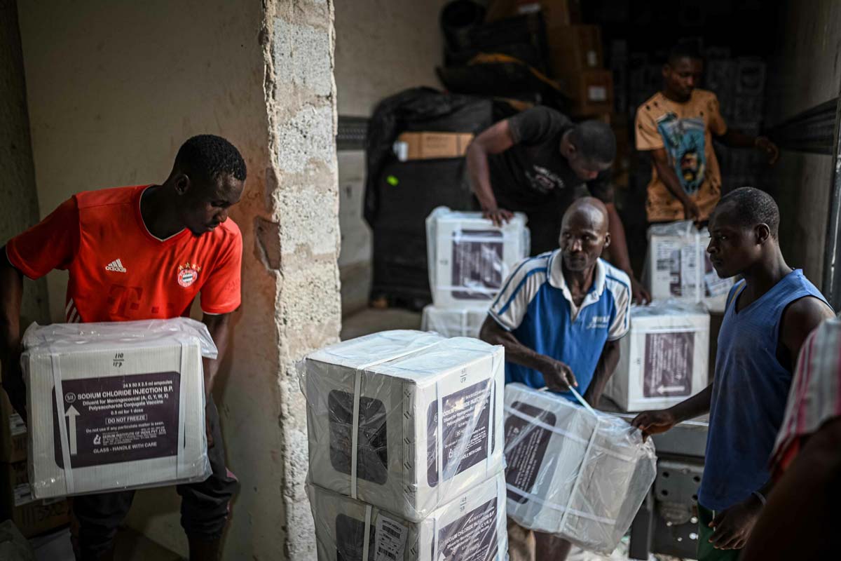 In March 2024, Nigeria became the first country to receive the new MenFive vaccine from the Gavi-funded global stockpile, with a shipment delivered by UNICEF. Credit: UNICEF Nigeria/2024/Adeokun Adesegun