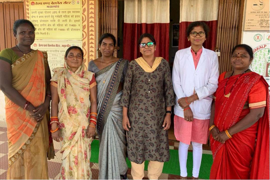 The JSS Village Health Workers and the Government Mitanin and Auxiliary Nurse Midwife. Credit: Sweta Daga