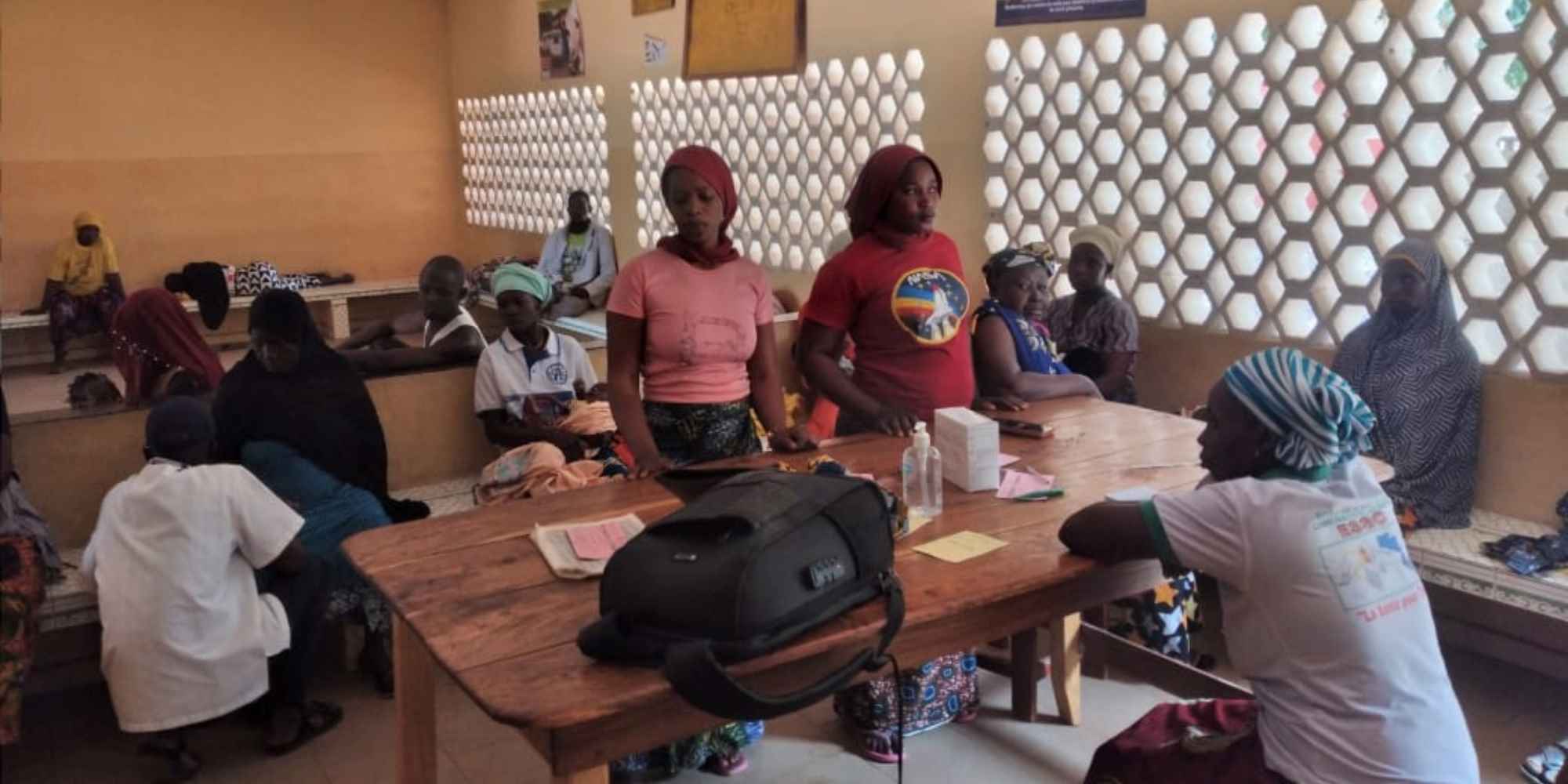 La salle de réception du centre de santé de Babila. Crédit : Alpha Abdoullaye Diallo