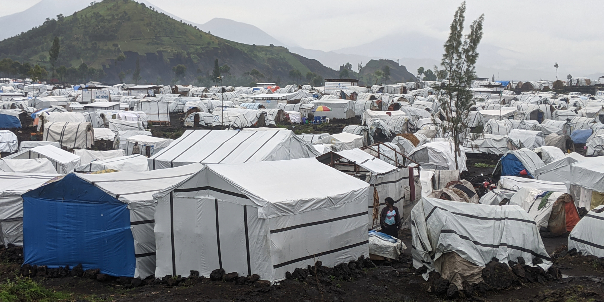 Le camp de personnes déplacées de Bulengo, situé en périphérie de la ville de Goma. Crédit : Patrick Kahondwa