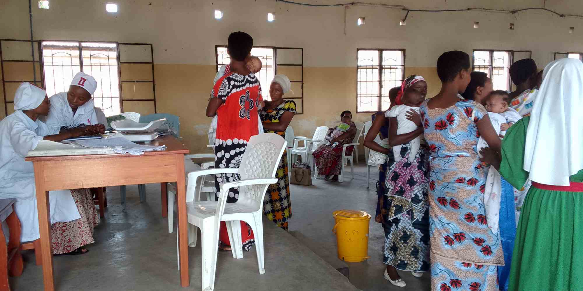 Le Centre de Santé diocésain de Kinama lors de la campagne de vaccination contre la rougeole. Crédit : Diane Ndonse
