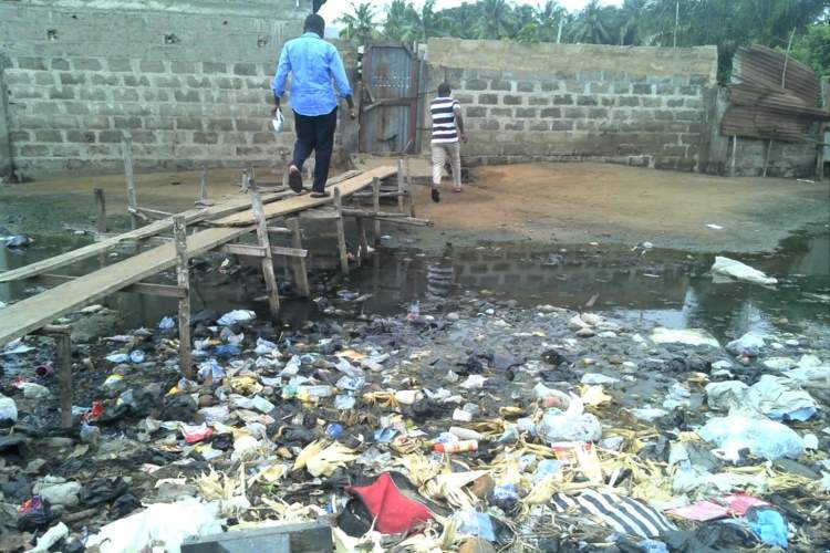 À Adakpamé, quartier de Lomé touché par le choléra, les défis liés à l’assainissement compliquent la lutte contre la propagation de la maladie. Crédit : Dr Tante Ouyi