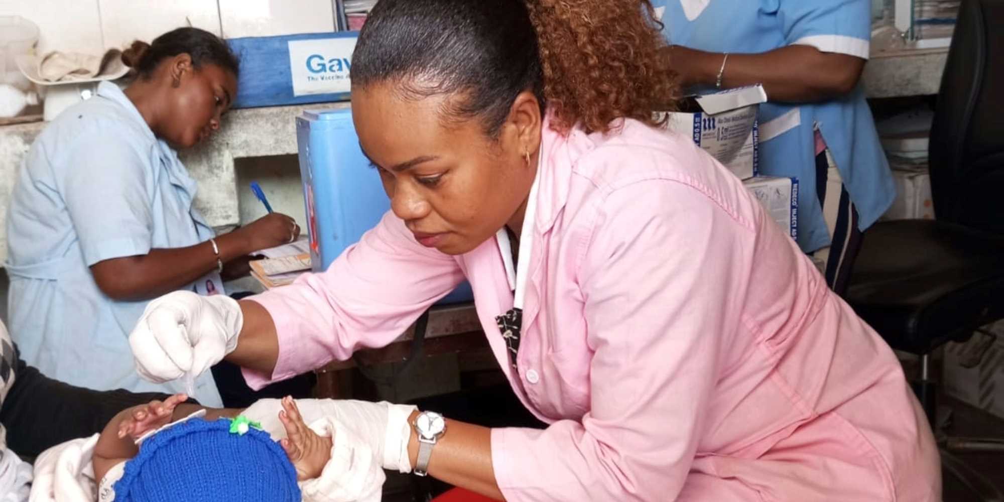 Felicia Diane Louise Razafy, sage-femme au sein du centre de santé de base urbain de Tsihombe au sud de Madagascar
