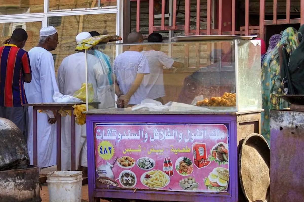People queue for bread amid a food crisis in April 2023 shortly after the outbreak of conflict in Sudan. Photo by -/AFP via Getty Images