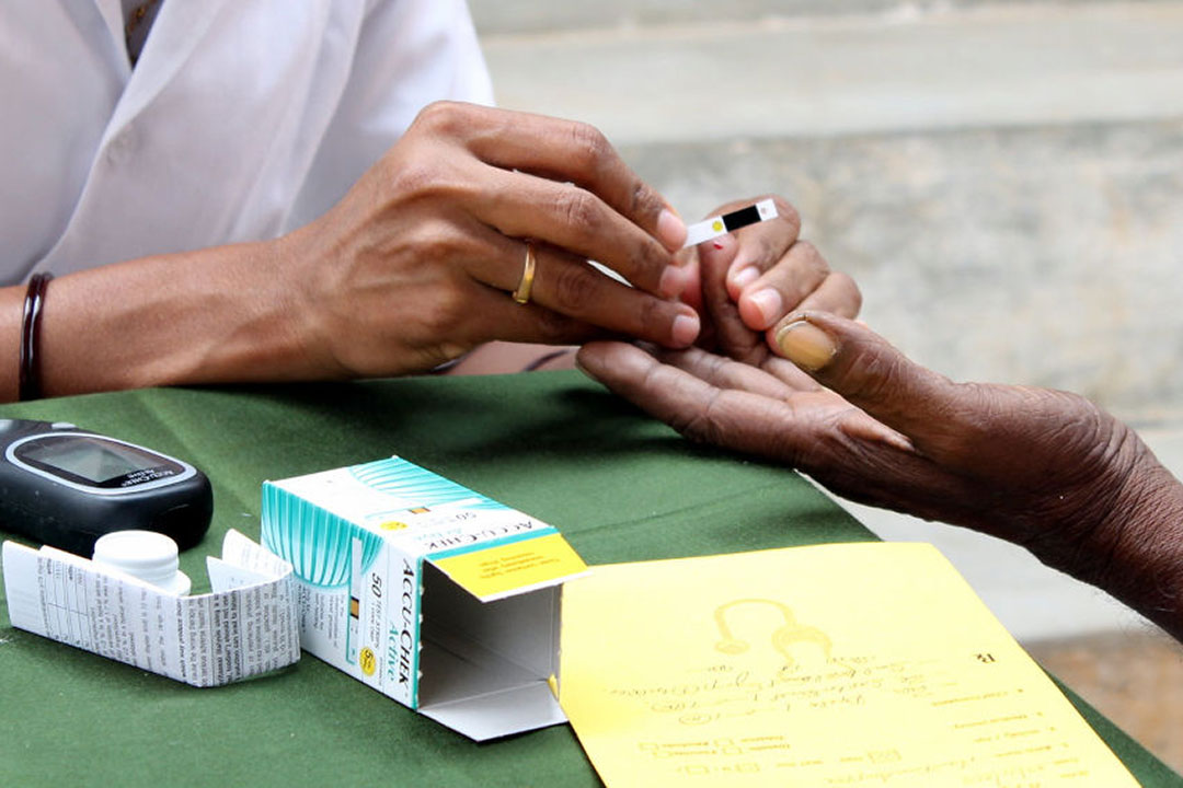 Diabetes screening in rural Karnataka, India. Access to Medicine Foundation has urged pharmaceutical companies to prioritise efforts to reach patients in underserved parts of the world with medicines such as insulin for diabetics. Copyright: Courtesy of Trinity Care Foundation (CC BY-NC-ND 2.0)
