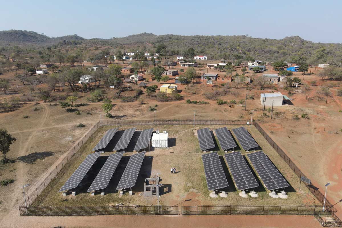 A 200kW solar mini-grid providing uninterrupted power to a clinic in Hakwata village in Chipinge, Zimbabwe. Credit: Farai Shawn Matiashe/2024/Gavi.