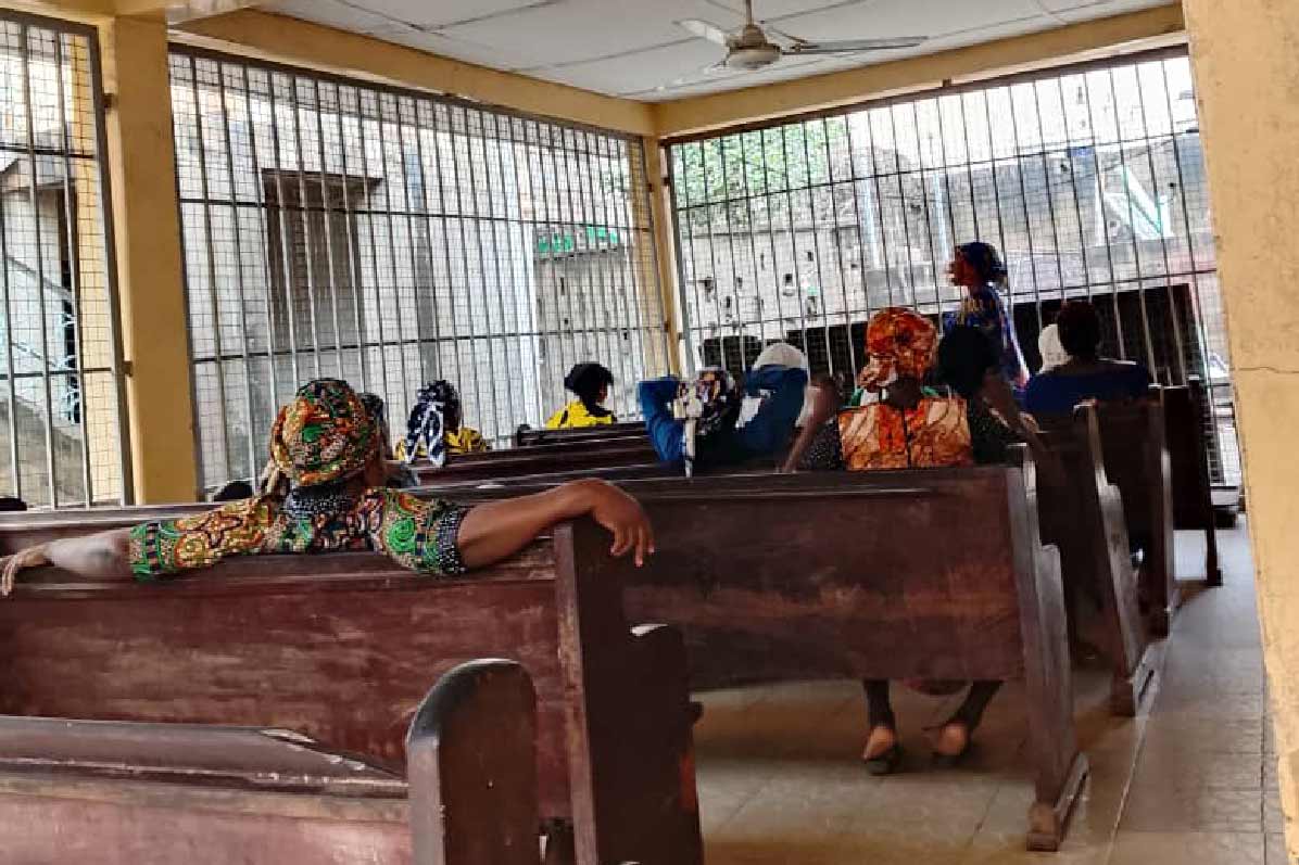 A session of prayer and antenatal talks led by Stella with expecting mothers. Credit: Abdullahi Muritala