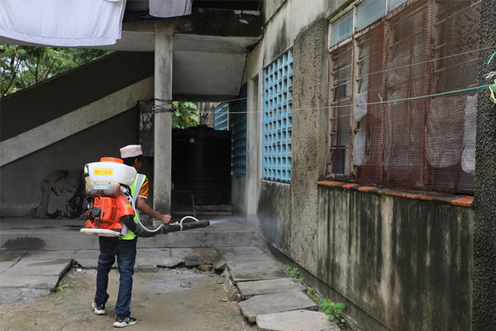Mombasa county health officer using a hand spray to fumugate mosquitoes breeding areas at residential houses in Mombasa. Credit: Diana Wanyonyi